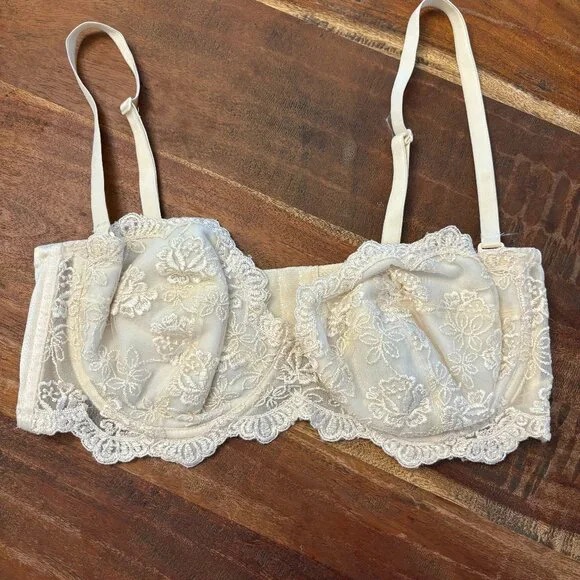 Victoria's Secret Womens Bra Hook & Eye Adjustable Strap Cream Size 36C - Picture 1 of 4